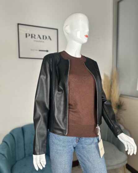 Giubbino nero da donna in similpelle