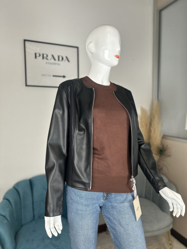 Giubbino nero da donna in similpelle Giubbino nero da donna in similpelle