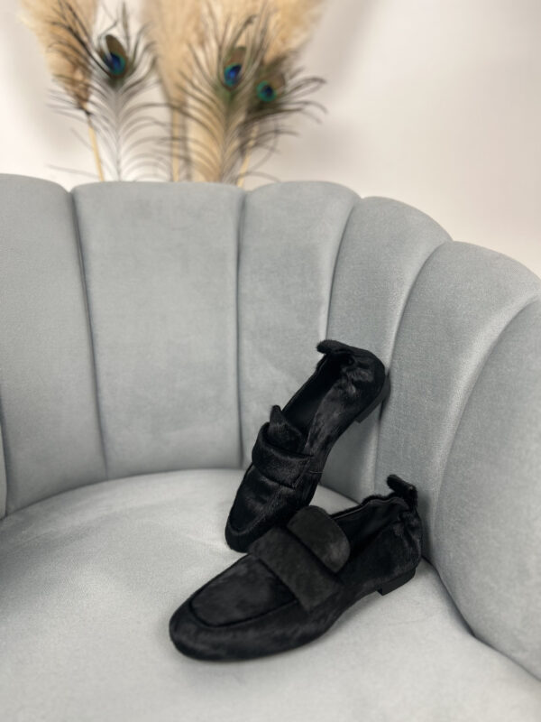 Mocassino da donna nero in pelle scamosciata Mocassino da donna nero in pelle scamosciata