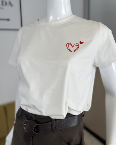 T-shirt bianca con cuore ricamato Nhebyná