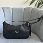 borsa a mezzaluna Passport del marchio ALV by Alviero Martini